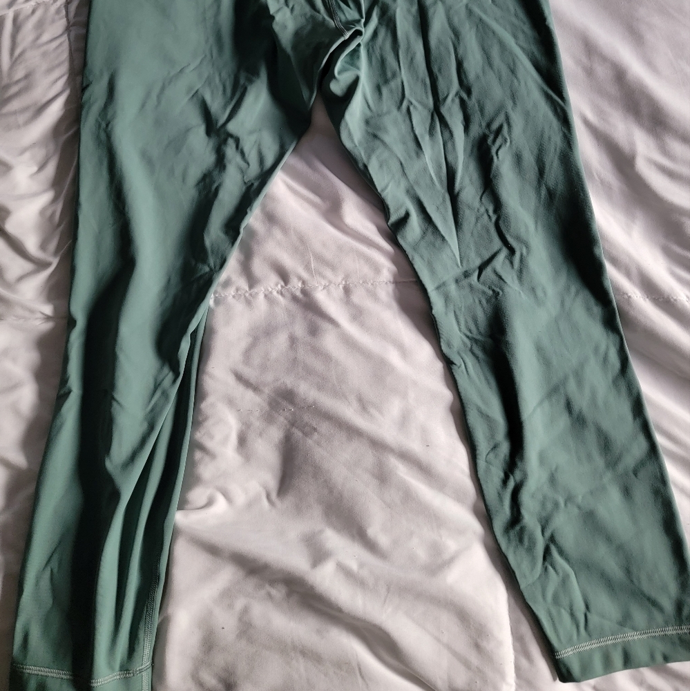 Lululemon - Picture 2 of 3